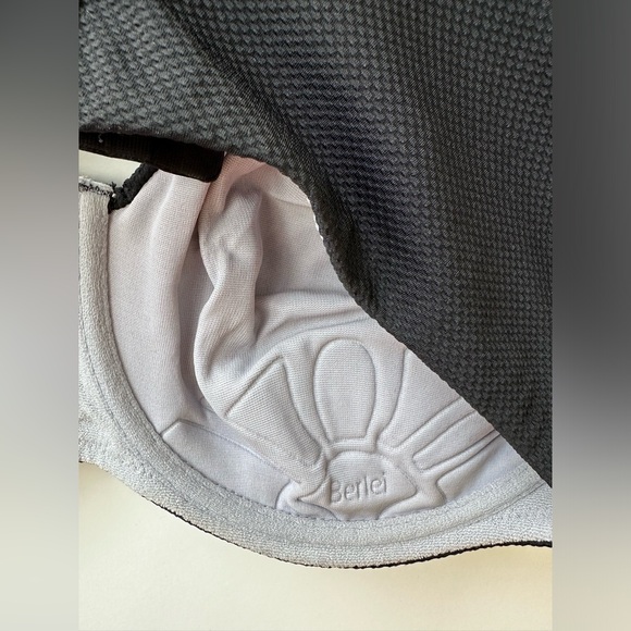 BERLEI - High Performance Underwire Non Padded Sports Bra Black - 18DD (US 40DD) - Picture 10 of 13